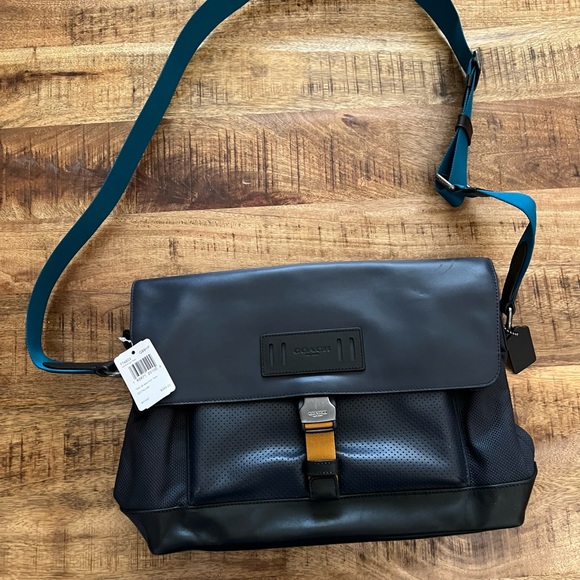 Coach crossbody bag - Picture 1 of 6